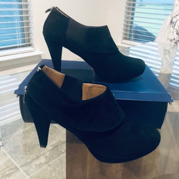 Adrienne Vittadini Ankle Boots Suede Leather Black Booties Size 11M New in Box - Picture 6 of 11